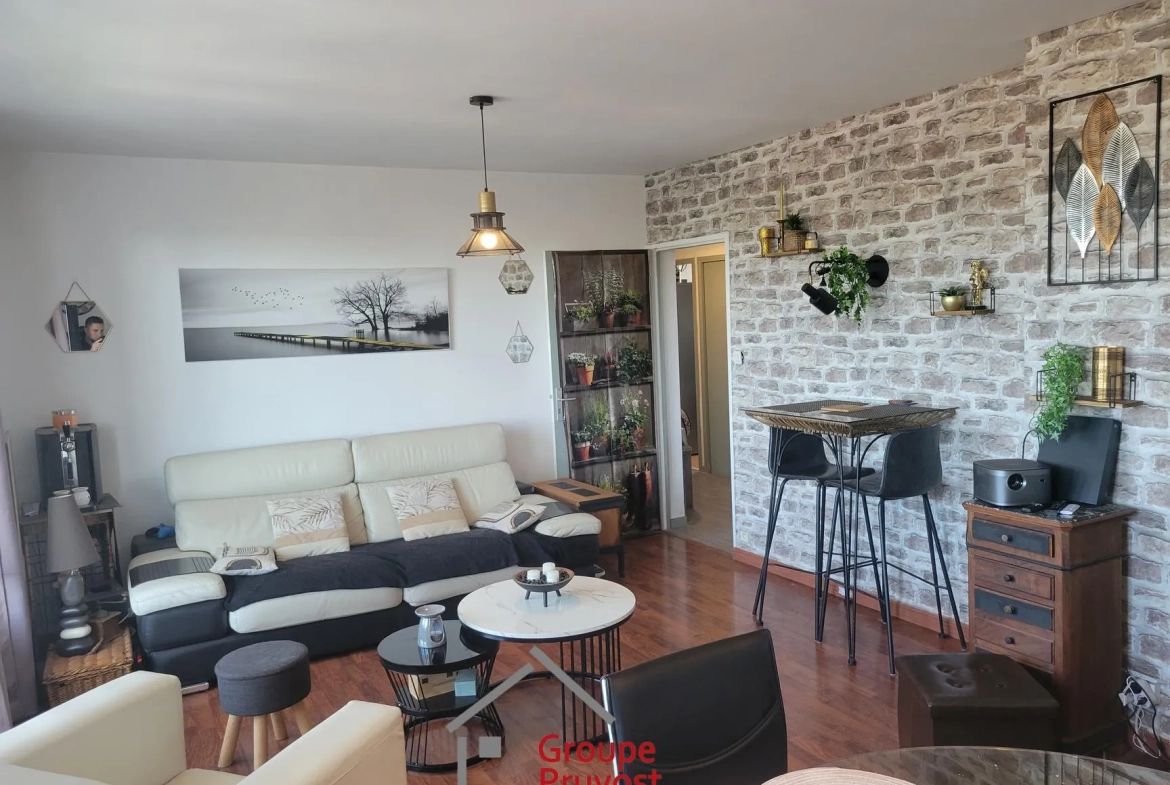 Appartement T3 à Roanne de 68 m² avec balcon, cave et parking, proche nature 