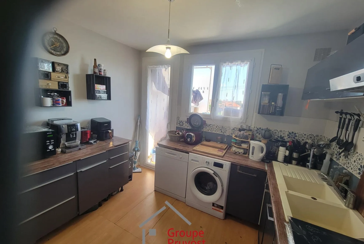 Appartement T3 à Roanne de 68 m² avec balcon, cave et parking, proche nature 