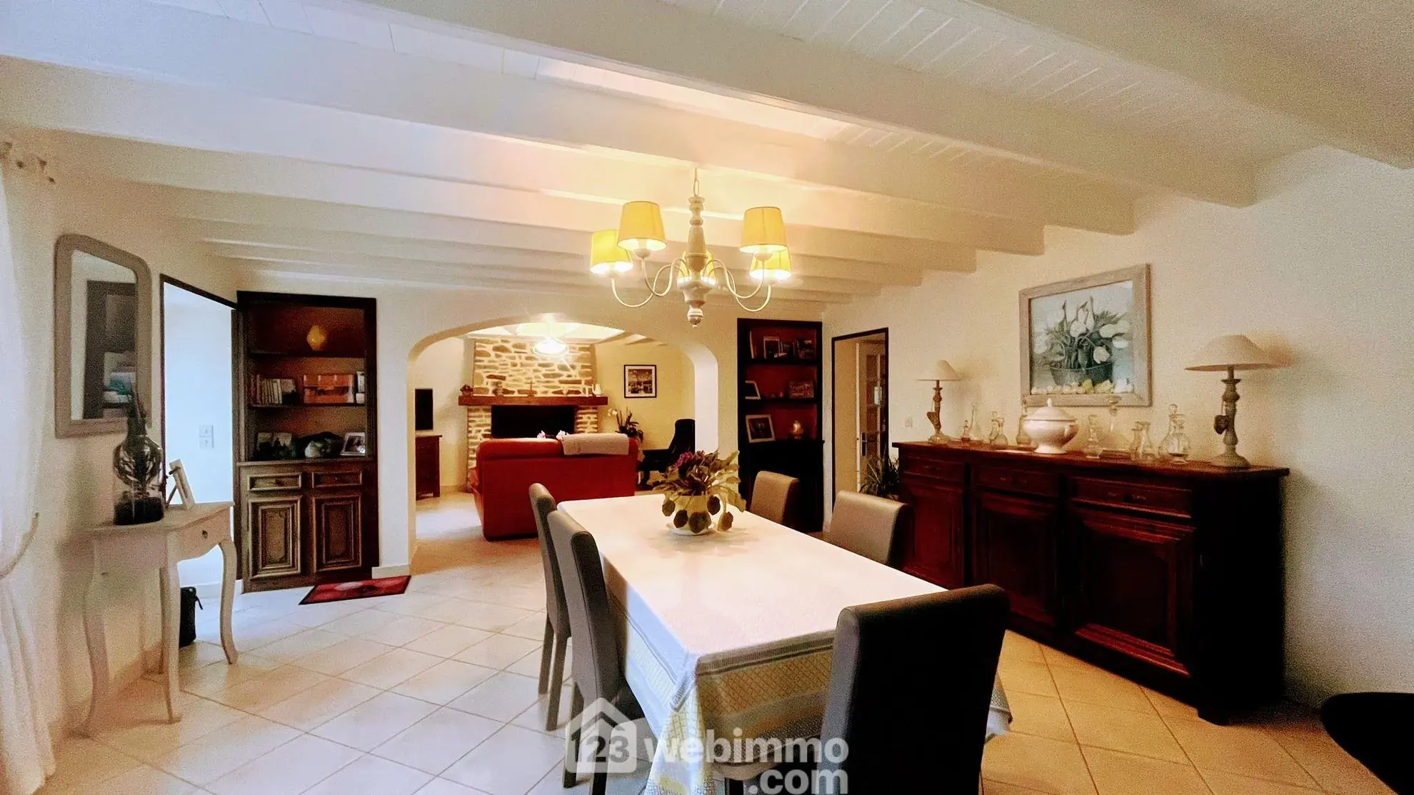 Maison familiale de charme à proximité de Coutances avec garage et jardin 