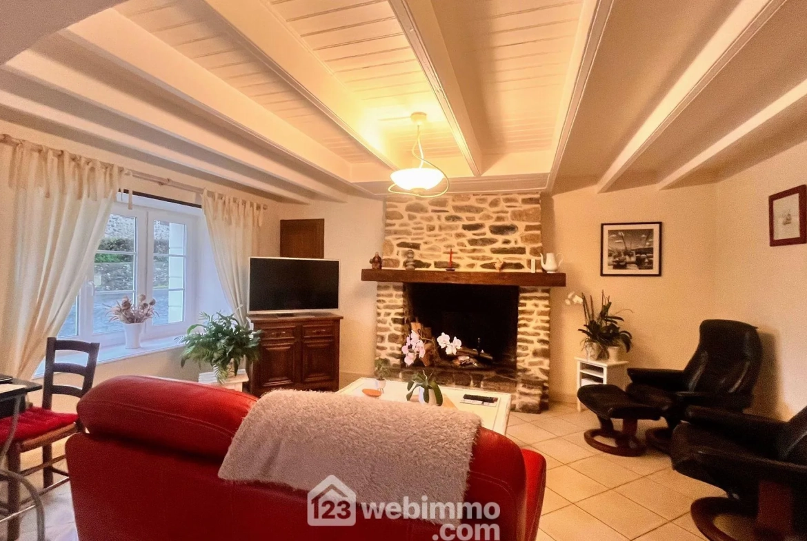 Maison familiale de charme à proximité de Coutances avec garage et jardin 