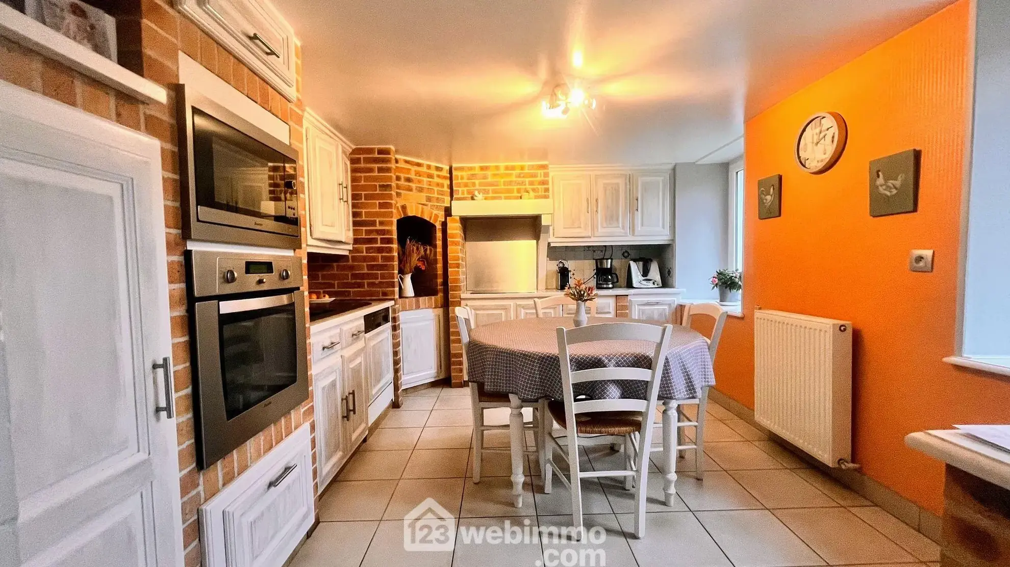 Maison familiale de charme à proximité de Coutances avec garage et jardin 
