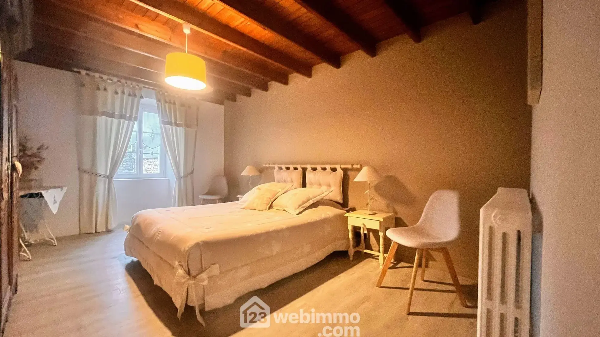 Maison familiale de charme à proximité de Coutances avec garage et jardin 