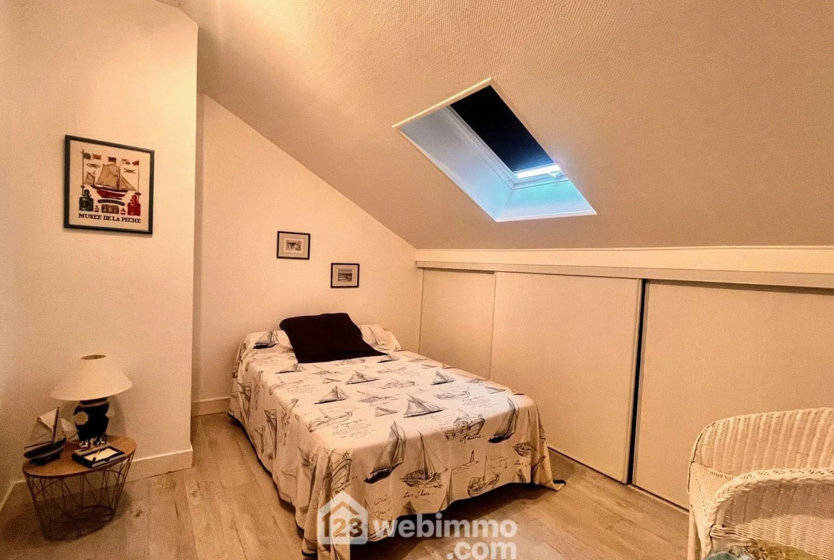 Maison familiale de charme à proximité de Coutances avec garage et jardin 