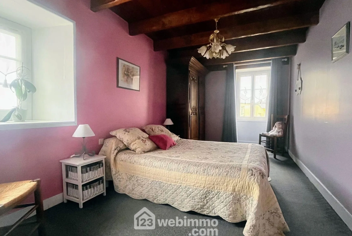 Maison familiale de charme à proximité de Coutances avec garage et jardin 