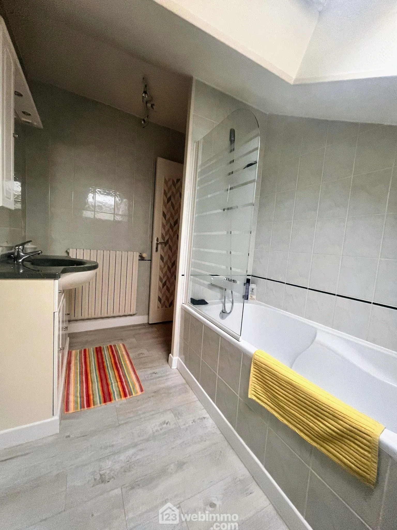 Maison familiale de charme à proximité de Coutances avec garage et jardin 