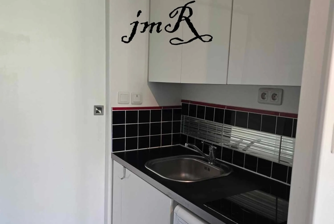 Appartement F2 à Valenciennes de 30 m² avec cave et chauffage électrique 