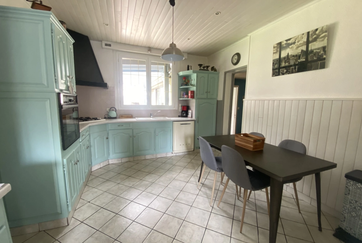 Maison individuelle à Roye de 120 m² avec 4 chambres, garage et jardin 