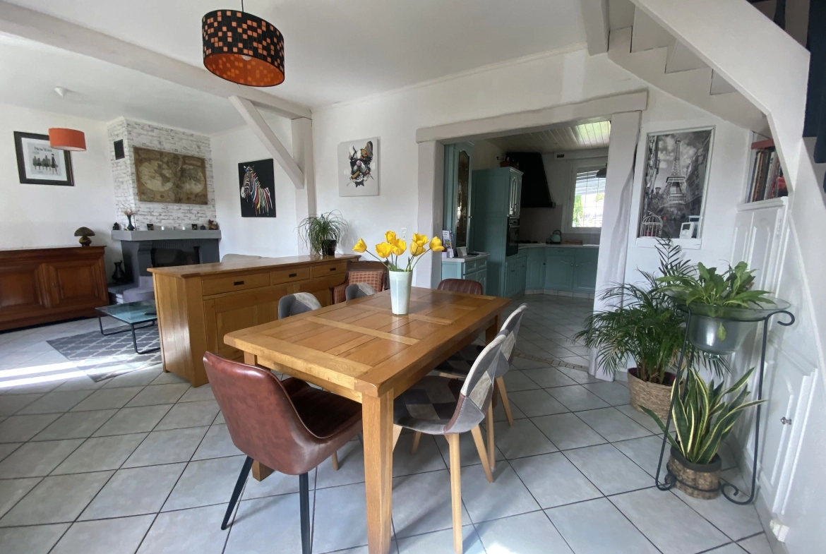 Maison individuelle à Roye de 120 m² avec 4 chambres, garage et jardin 
