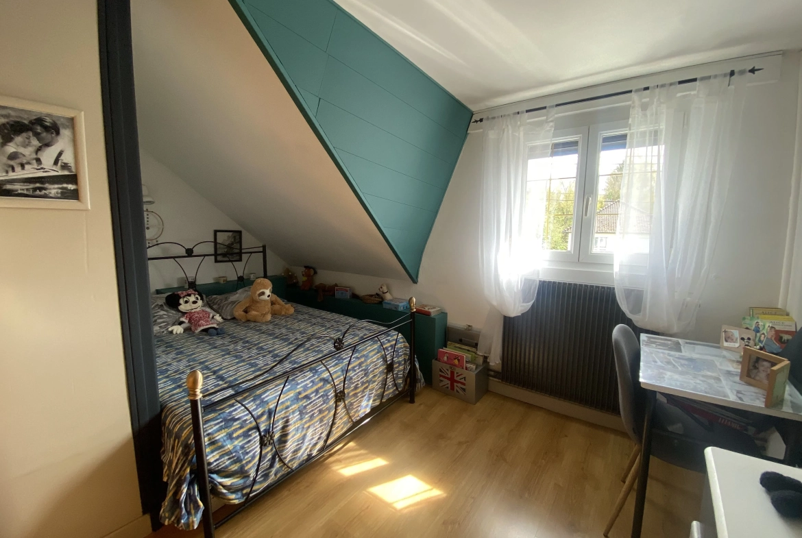 Maison individuelle à Roye de 120 m² avec 4 chambres, garage et jardin 