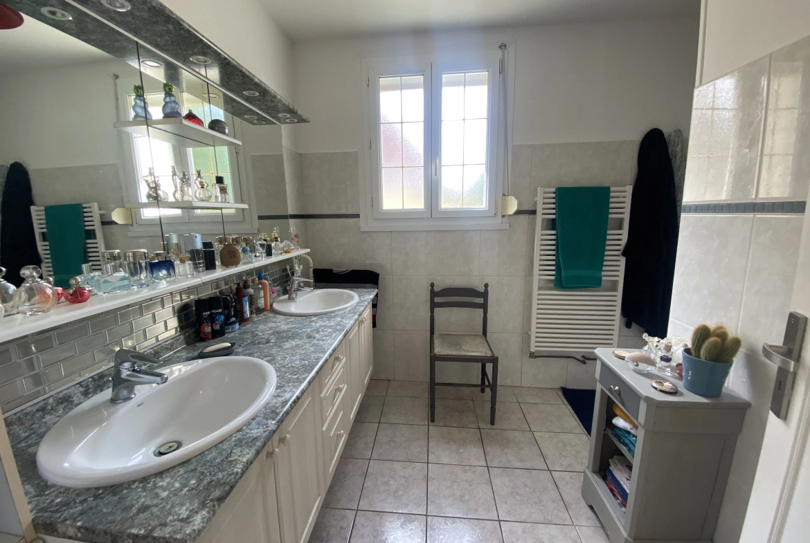 Maison individuelle à Roye de 120 m² avec 4 chambres, garage et jardin 