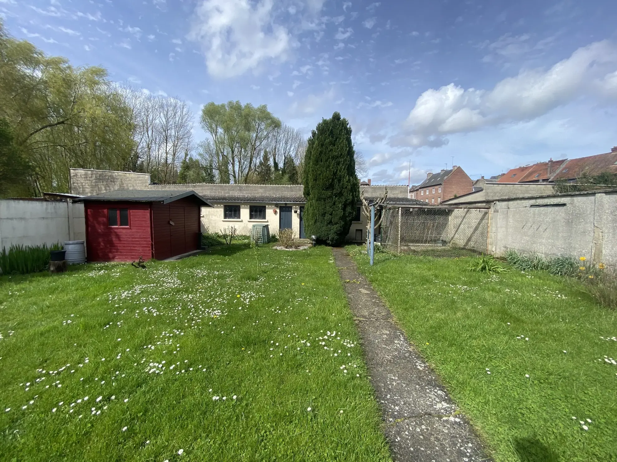 Maison individuelle à Roye de 120 m² avec 4 chambres, garage et jardin 
