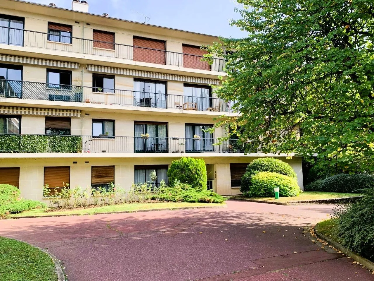 Studio meublé de 13 m² à Nogent-sur-Marne avec rendement de 5 % 