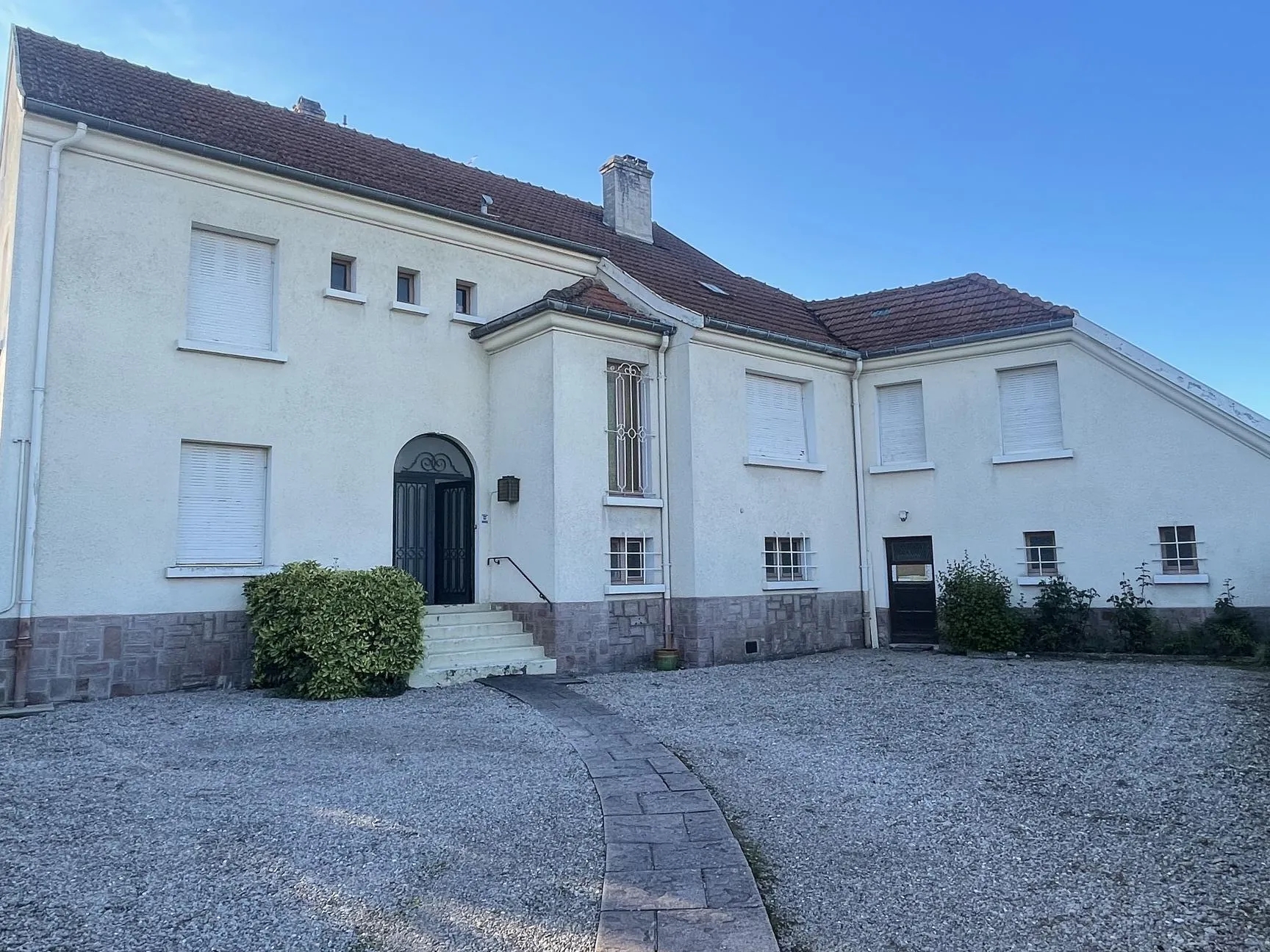 Superbe maison bourgeoise à Thaon-les-Vosges avec 7 chambres, garage et parc de 840 m² 