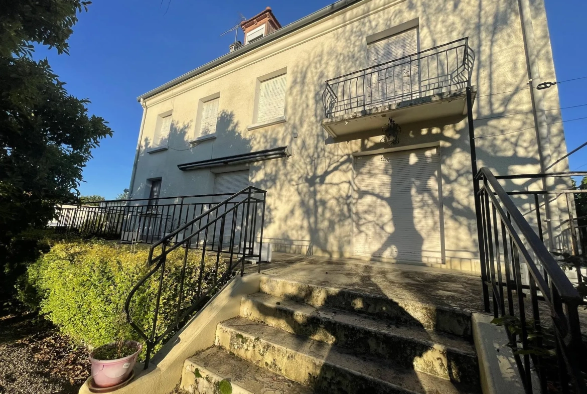 Superbe maison bourgeoise à Thaon-les-Vosges avec 7 chambres, garage et parc de 840 m² 