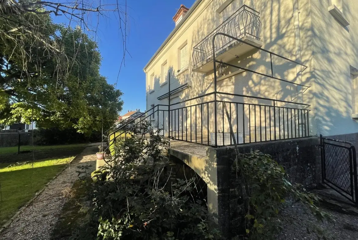 Superbe maison bourgeoise à Thaon-les-Vosges avec 7 chambres, garage et parc de 840 m² 