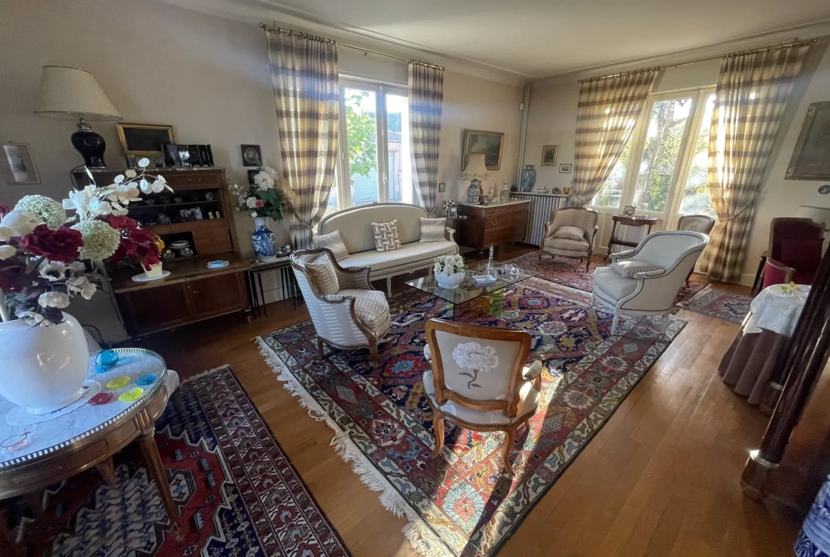 Superbe maison bourgeoise à Thaon-les-Vosges avec 7 chambres, garage et parc de 840 m² 