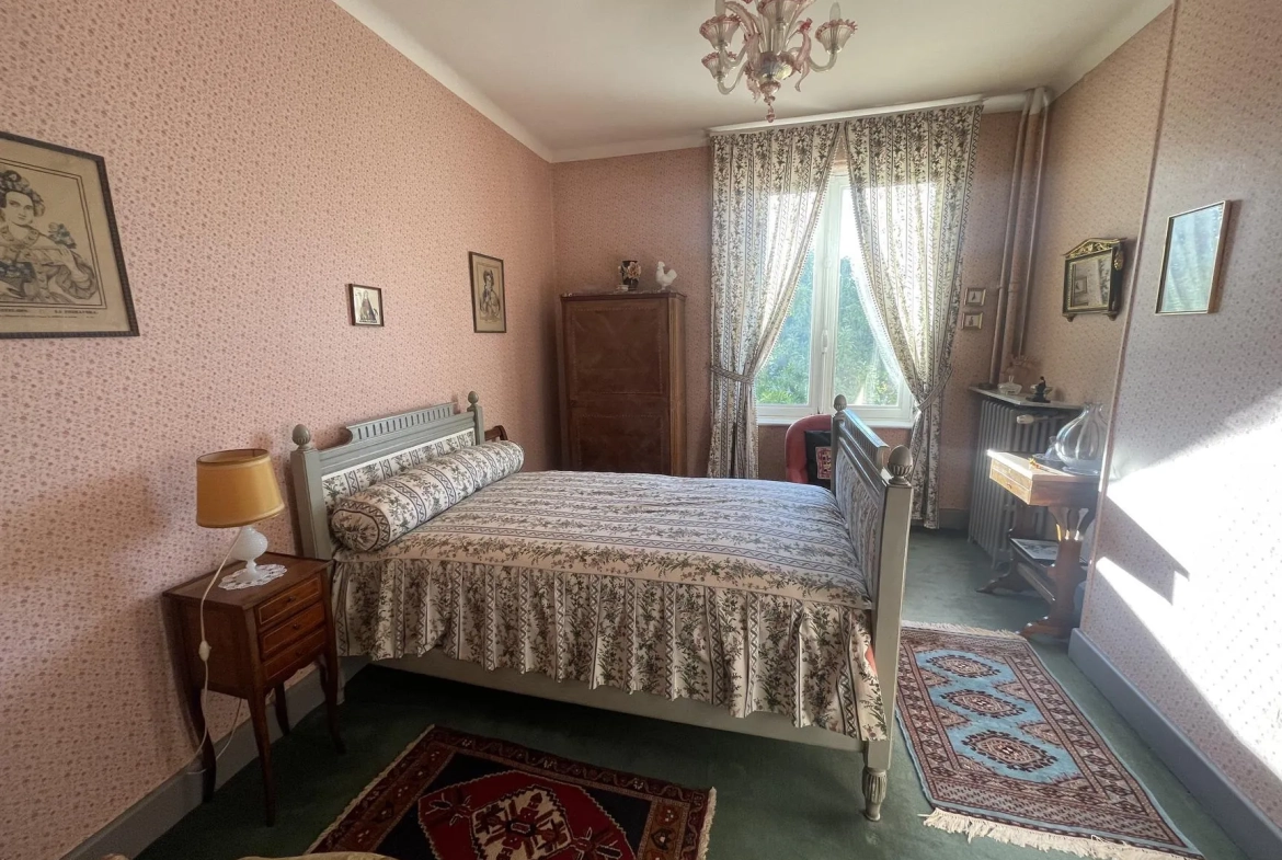 Superbe maison bourgeoise à Thaon-les-Vosges avec 7 chambres, garage et parc de 840 m² 