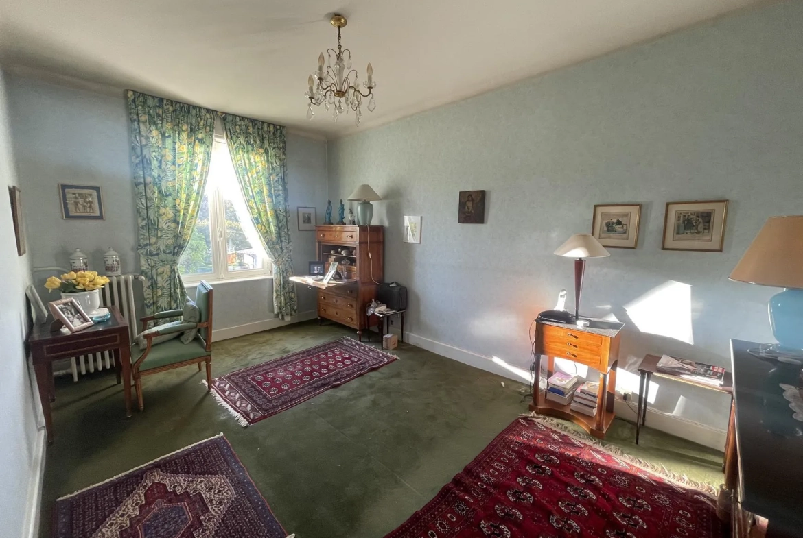 Superbe maison bourgeoise à Thaon-les-Vosges avec 7 chambres, garage et parc de 840 m² 