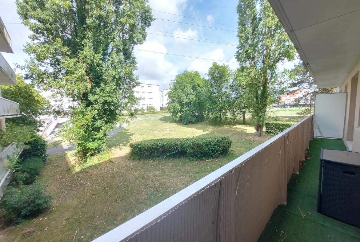 Appartement T3 de 68m² à Magny-les-Hameaux avec balcons et parking en sous-sol 