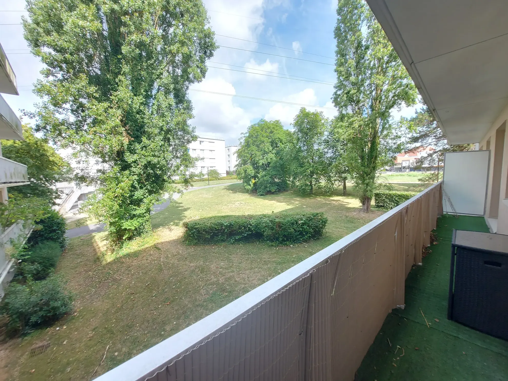 Appartement T3 de 68m² à Magny-les-Hameaux avec balcons et parking en sous-sol 