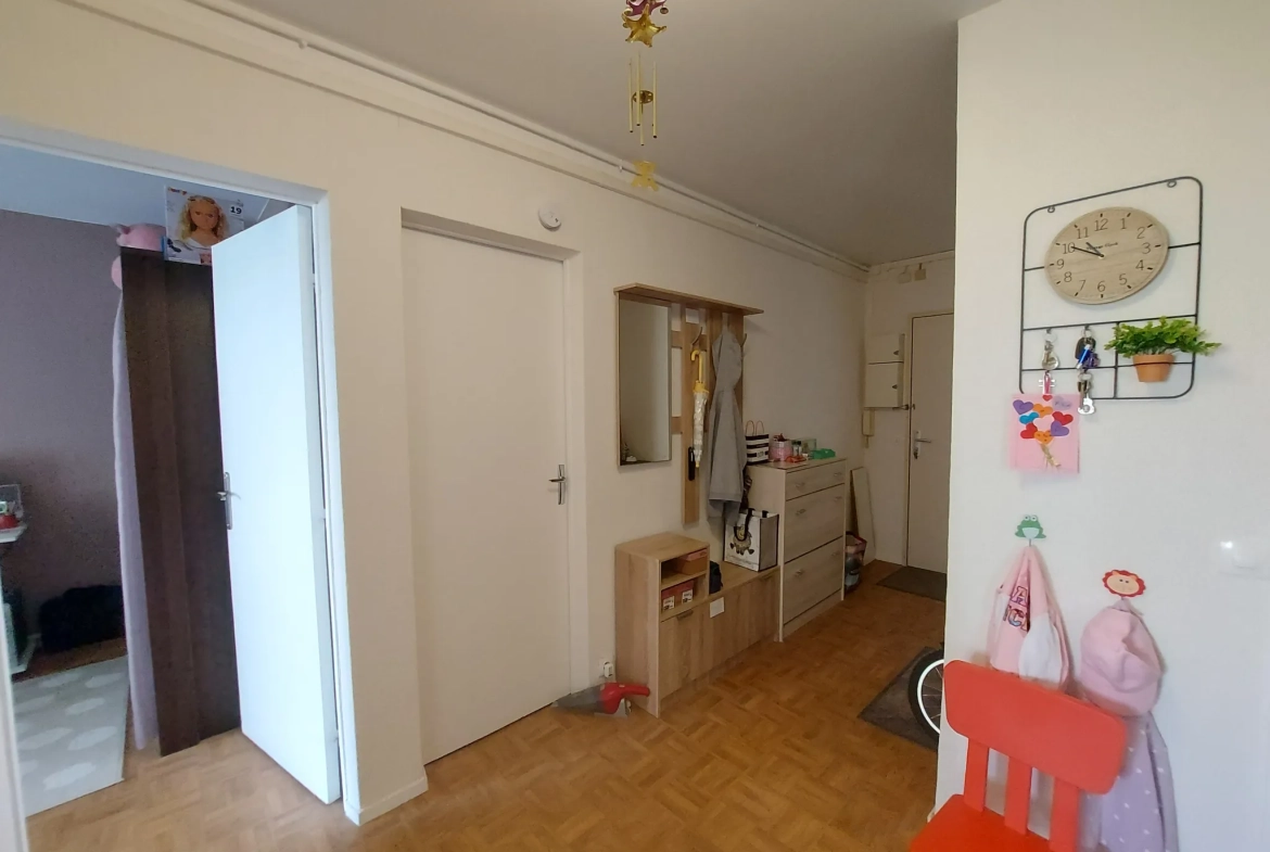 Appartement T3 de 68m² à Magny-les-Hameaux avec balcons et parking en sous-sol 