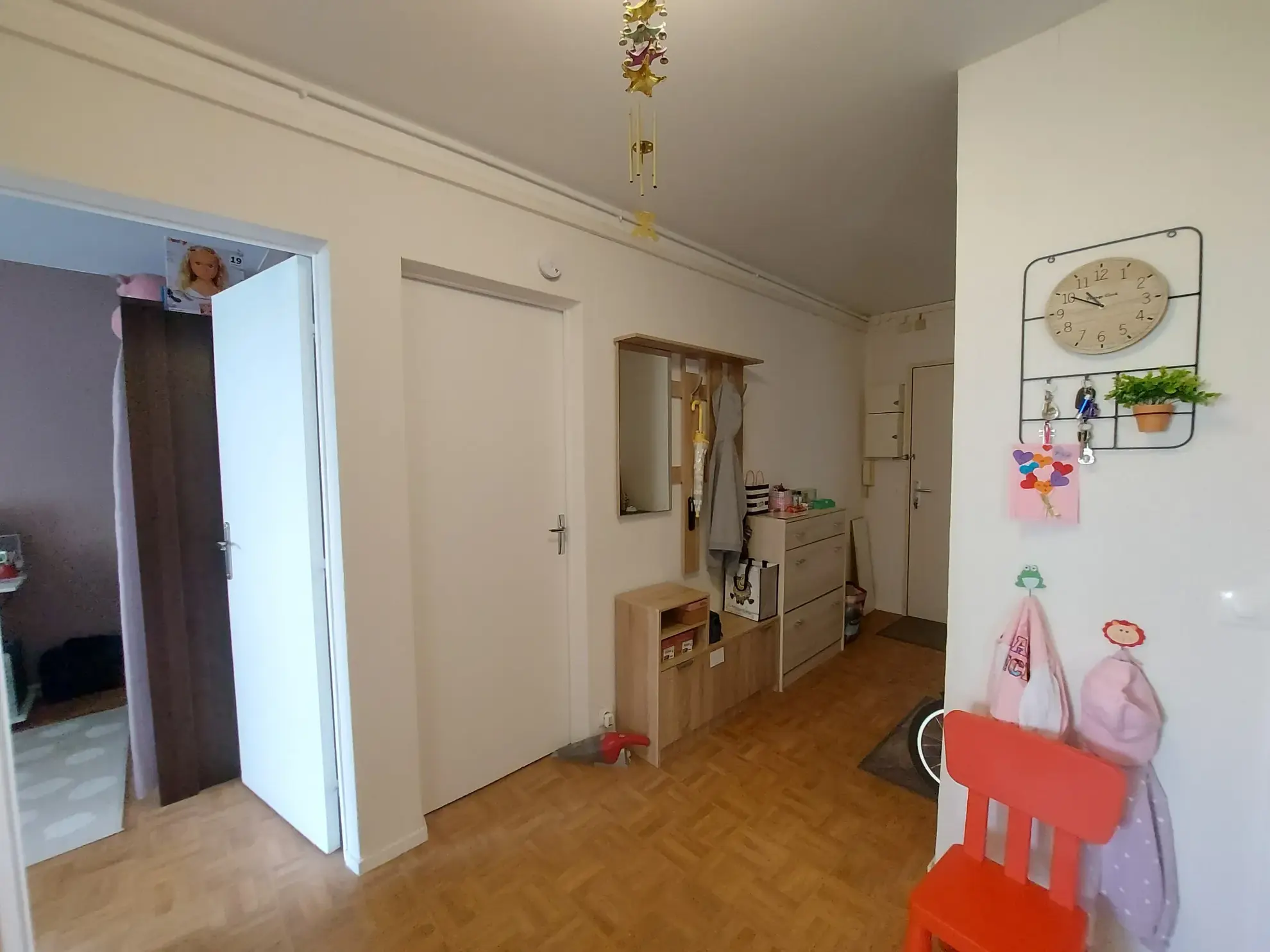 Appartement T3 de 68m² à Magny-les-Hameaux avec balcons et parking en sous-sol 