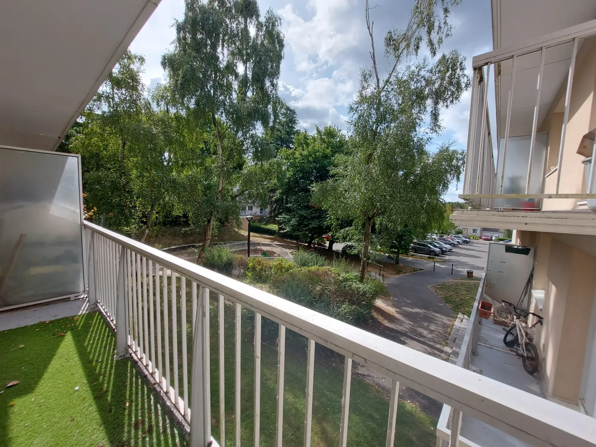 Appartement T3 de 68m² à Magny-les-Hameaux avec balcons et parking en sous-sol 
