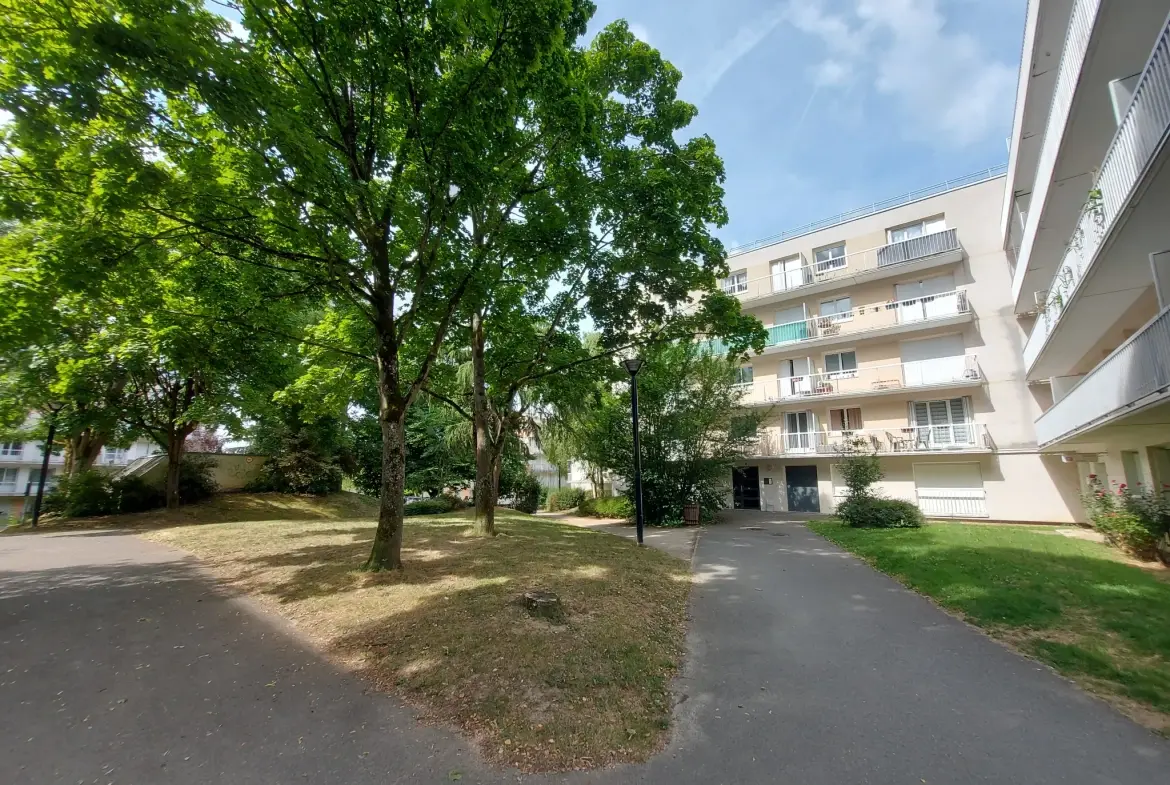 Appartement T3 de 68m² à Magny-les-Hameaux avec balcons et parking en sous-sol 