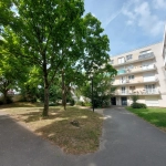 Appartement T3 de 68m² à Magny-les-Hameaux avec balcons et parking en sous-sol