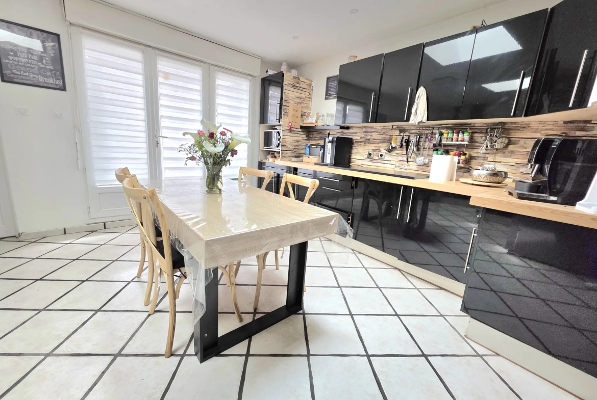 Maison à vendre à Outreau avec 3 chambres, jardin et dépendances - 120 m² 