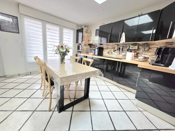 Maison à vendre à Outreau avec 3 chambres, jardin et dépendances - 120 m²