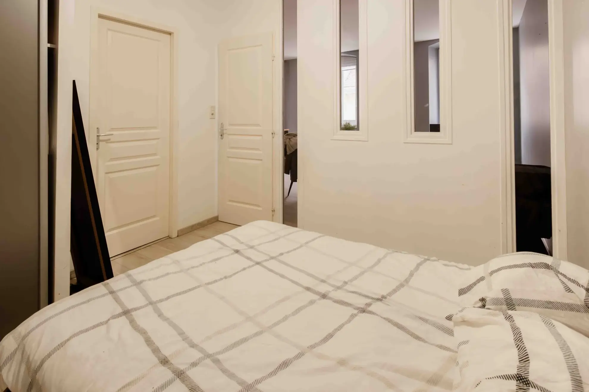 Appartement de type 2 rénové avec cave et ascenseur en centre-ville de Pontarlier 