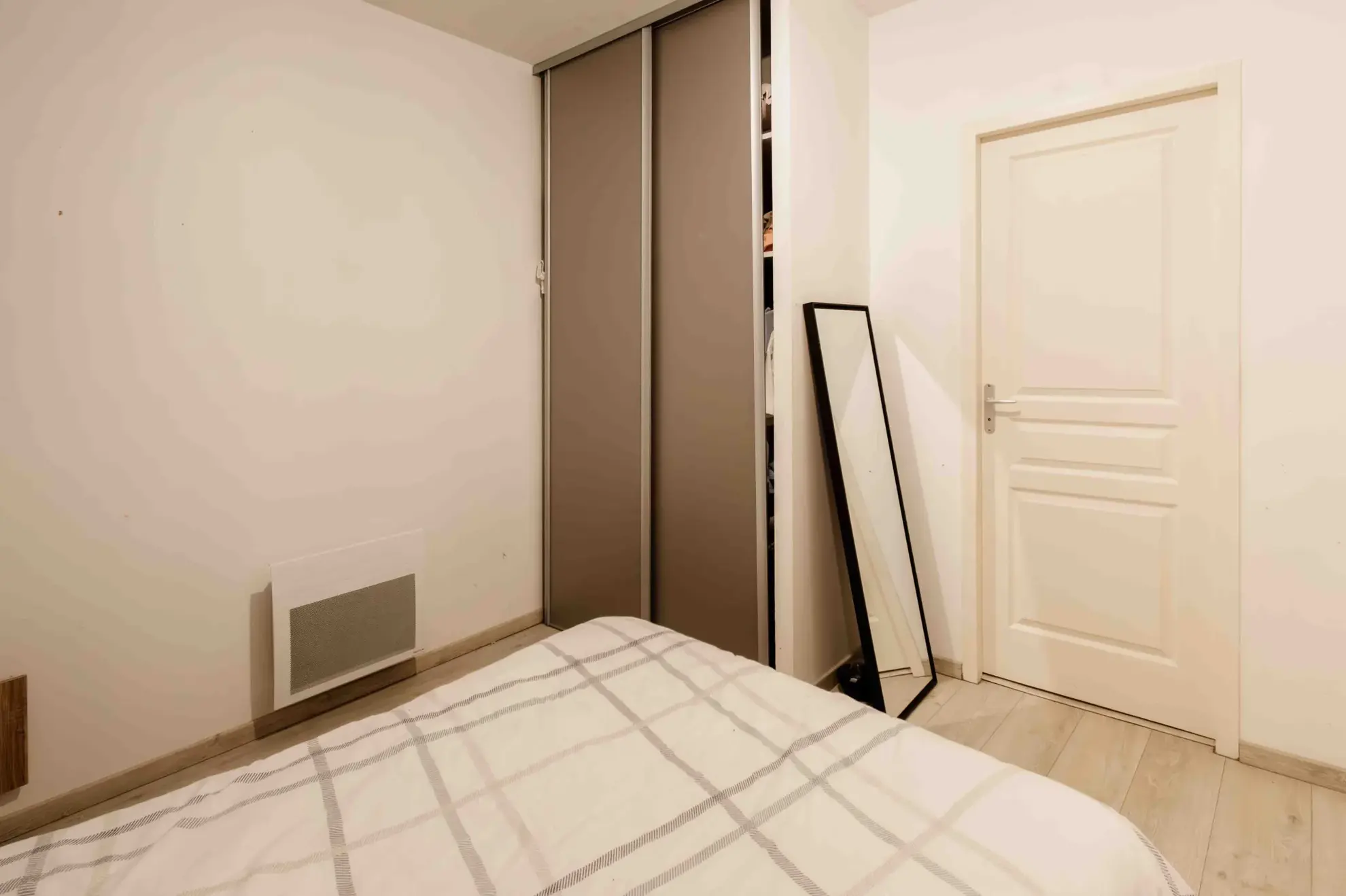 Appartement de type 2 rénové avec cave et ascenseur en centre-ville de Pontarlier 