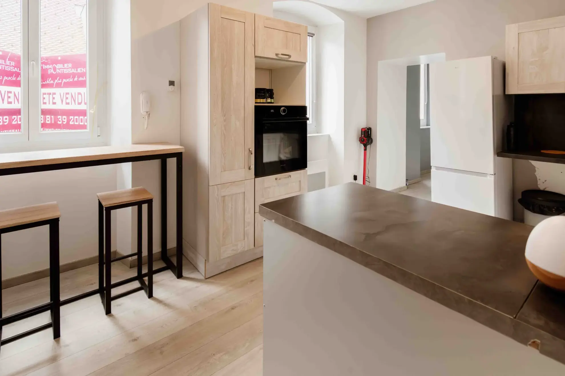 Appartement de type 2 rénové avec cave et ascenseur en centre-ville de Pontarlier 