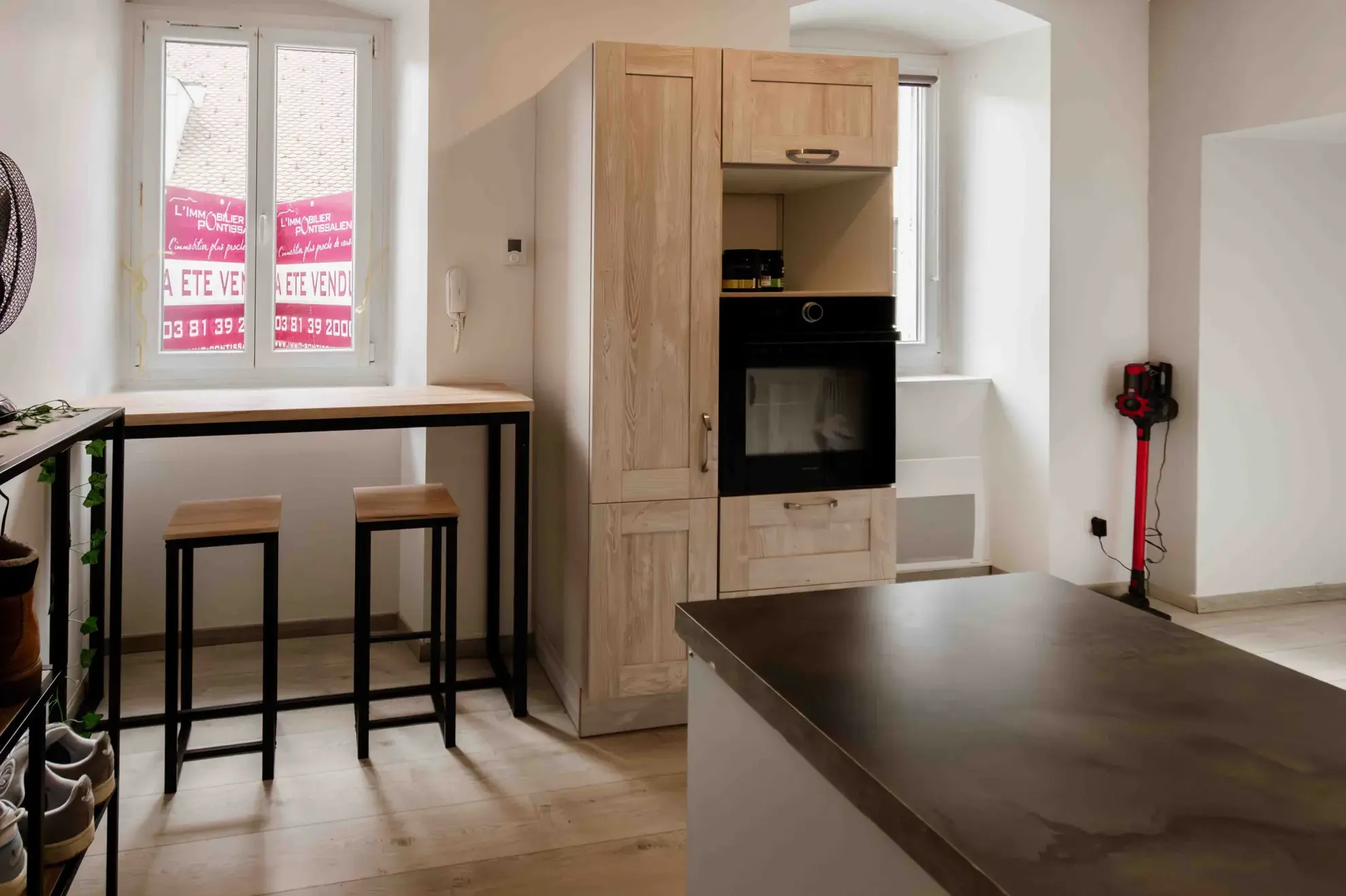 Appartement de type 2 rénové avec cave et ascenseur en centre-ville de Pontarlier 