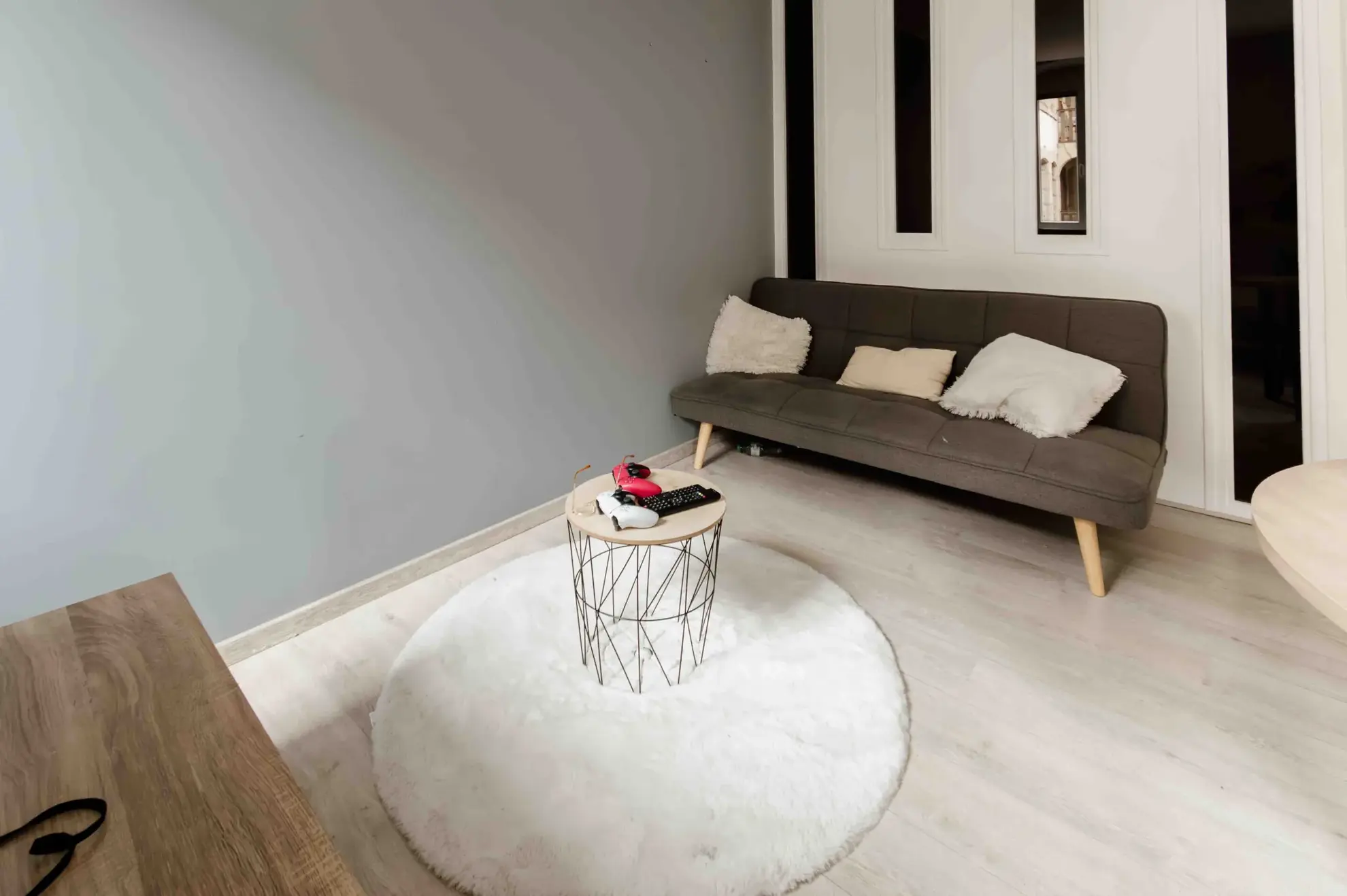 Appartement de type 2 rénové avec cave et ascenseur en centre-ville de Pontarlier 