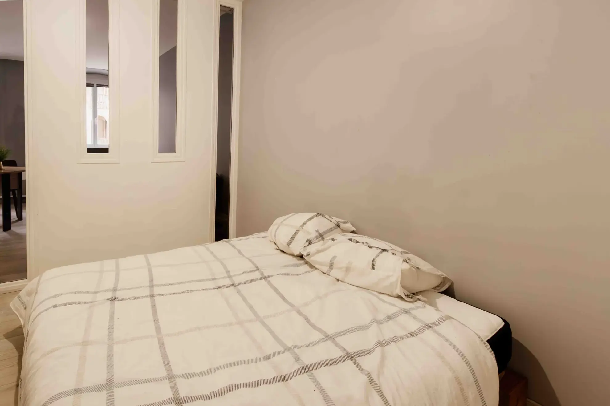 Appartement de type 2 rénové avec cave et ascenseur en centre-ville de Pontarlier 
