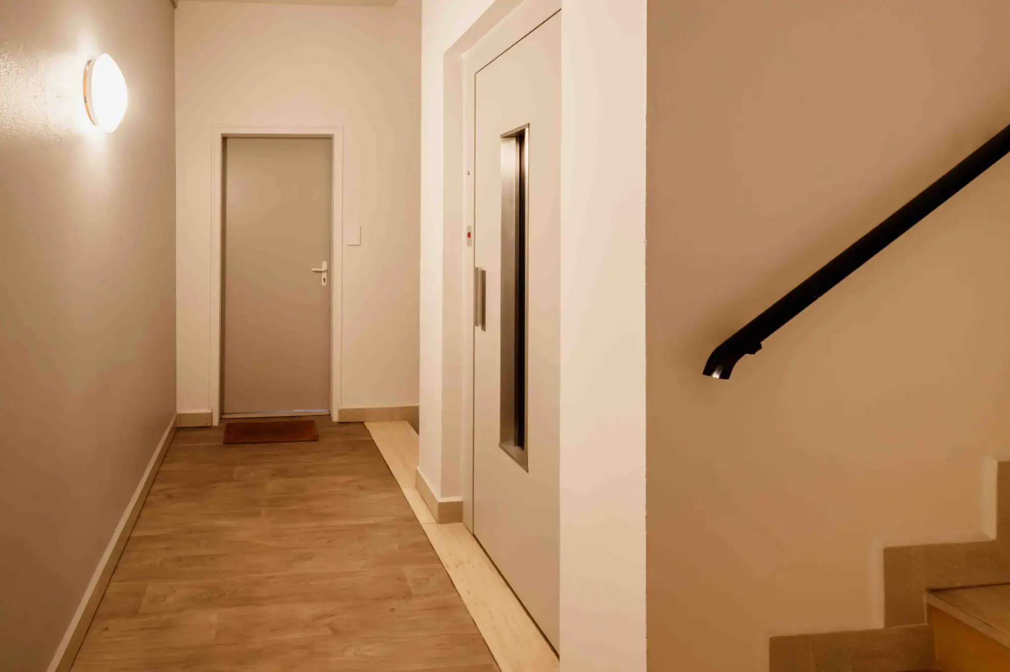 Appartement de type 2 rénové avec cave et ascenseur en centre-ville de Pontarlier 