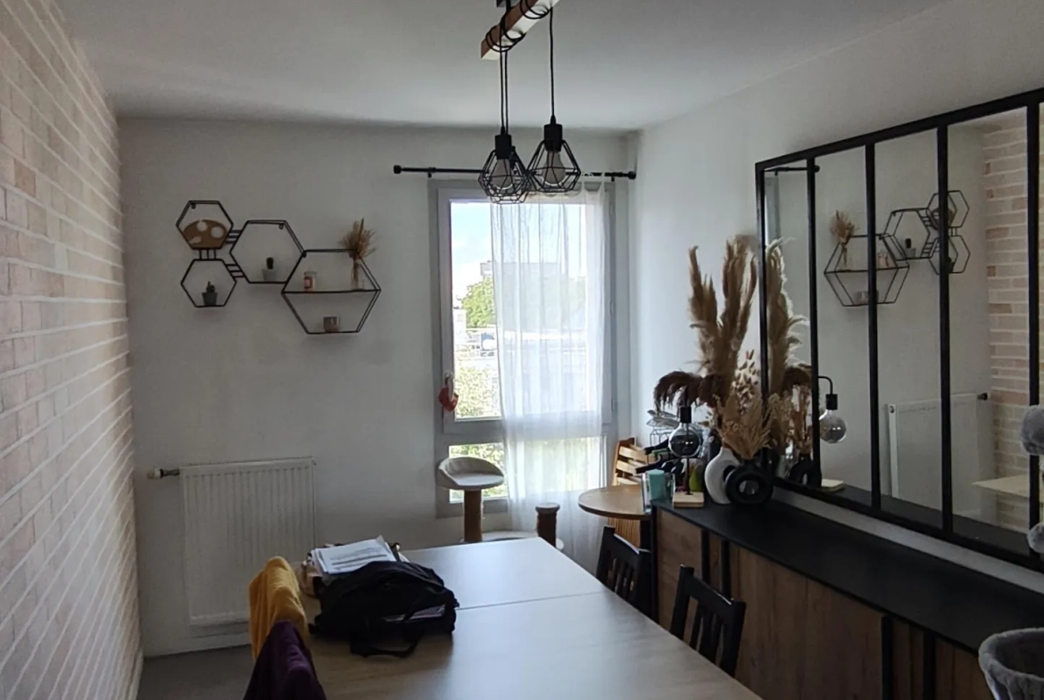 Appartement 4 pièces à Trappes avec balcon et potentiel d’aménagement 