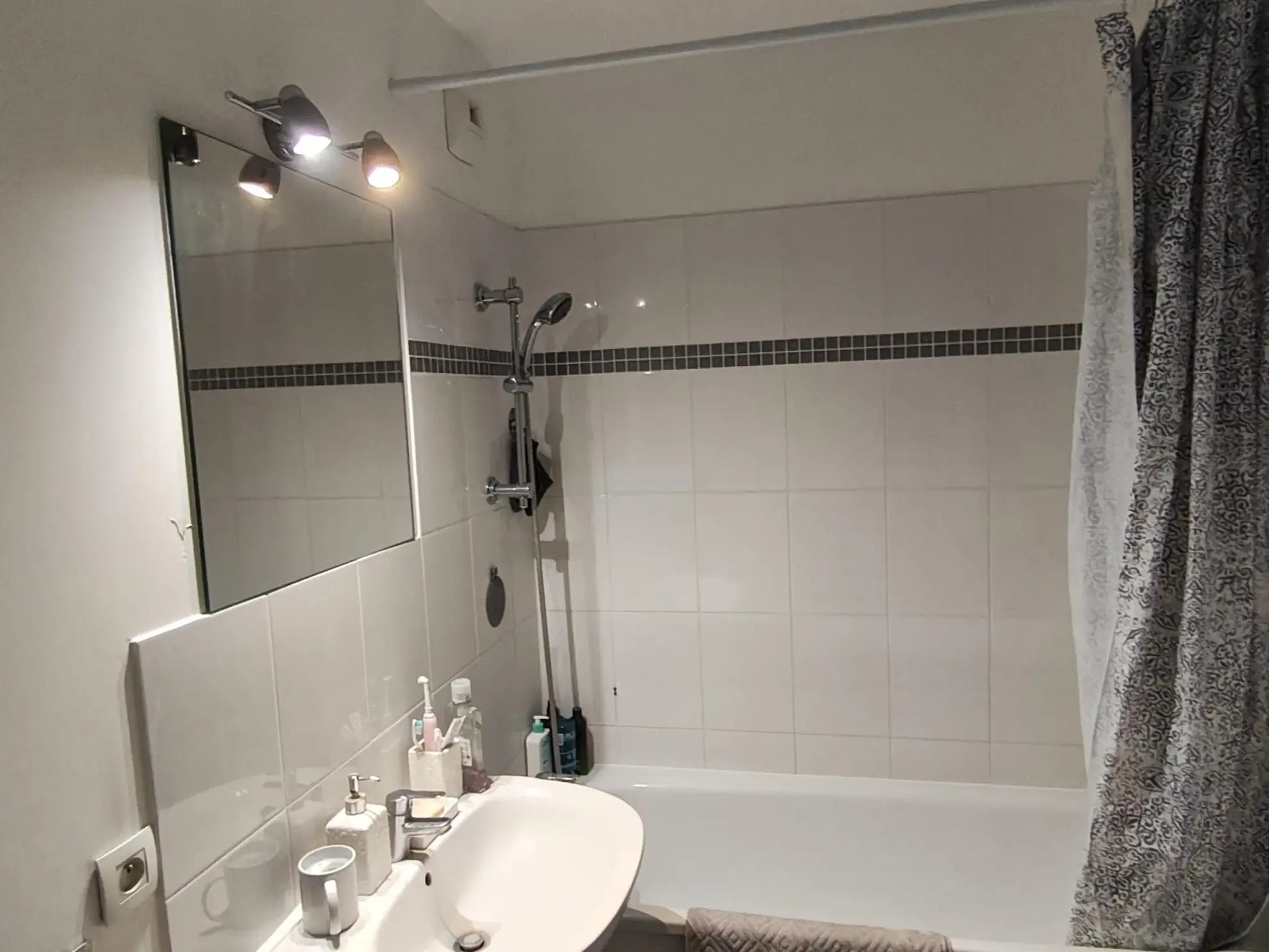 Appartement 4 pièces à Trappes avec balcon et potentiel d’aménagement 