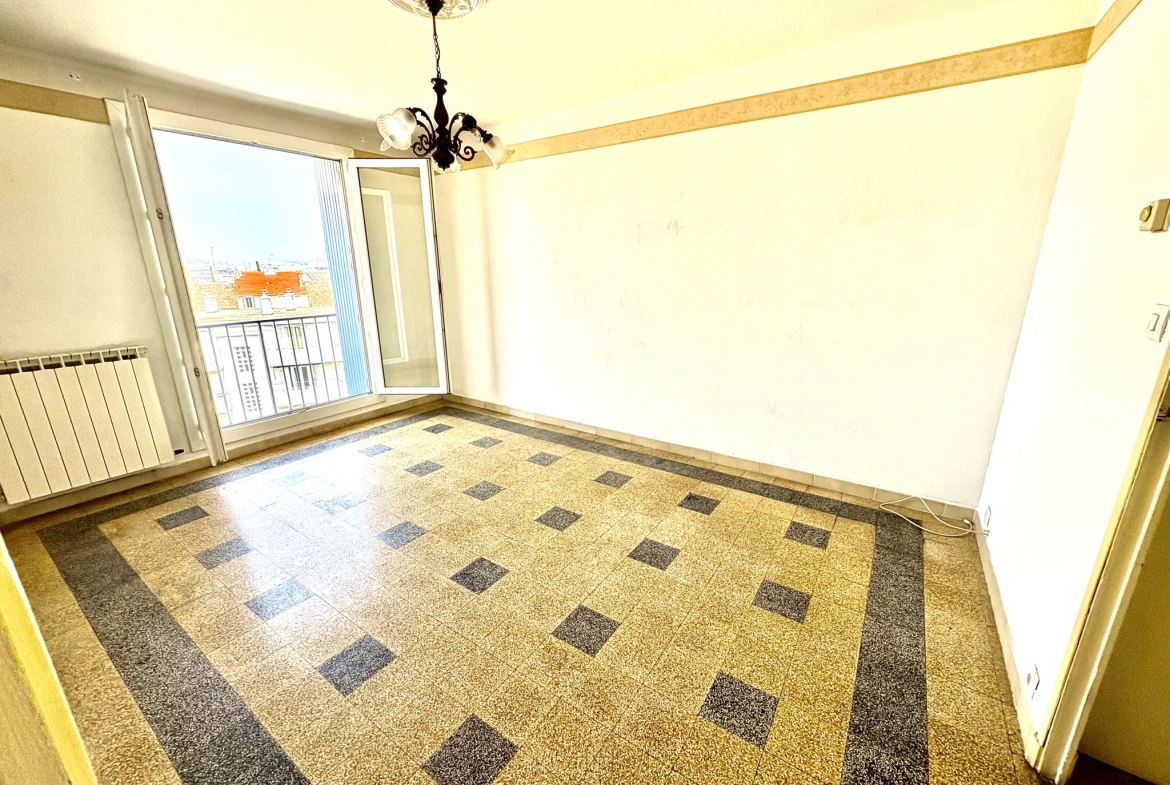 Appartement 2 chambres avec vue dégagée à La Seyne-sur-Mer 