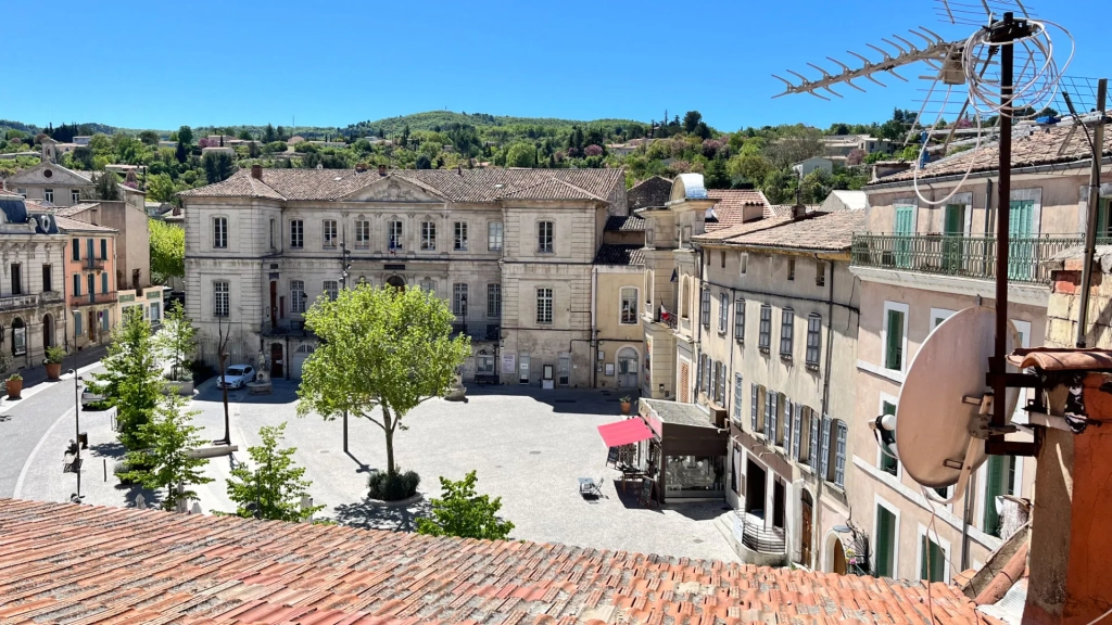 Appartement duplex T2 en centre-ville d'Apt, rénové et lumineux