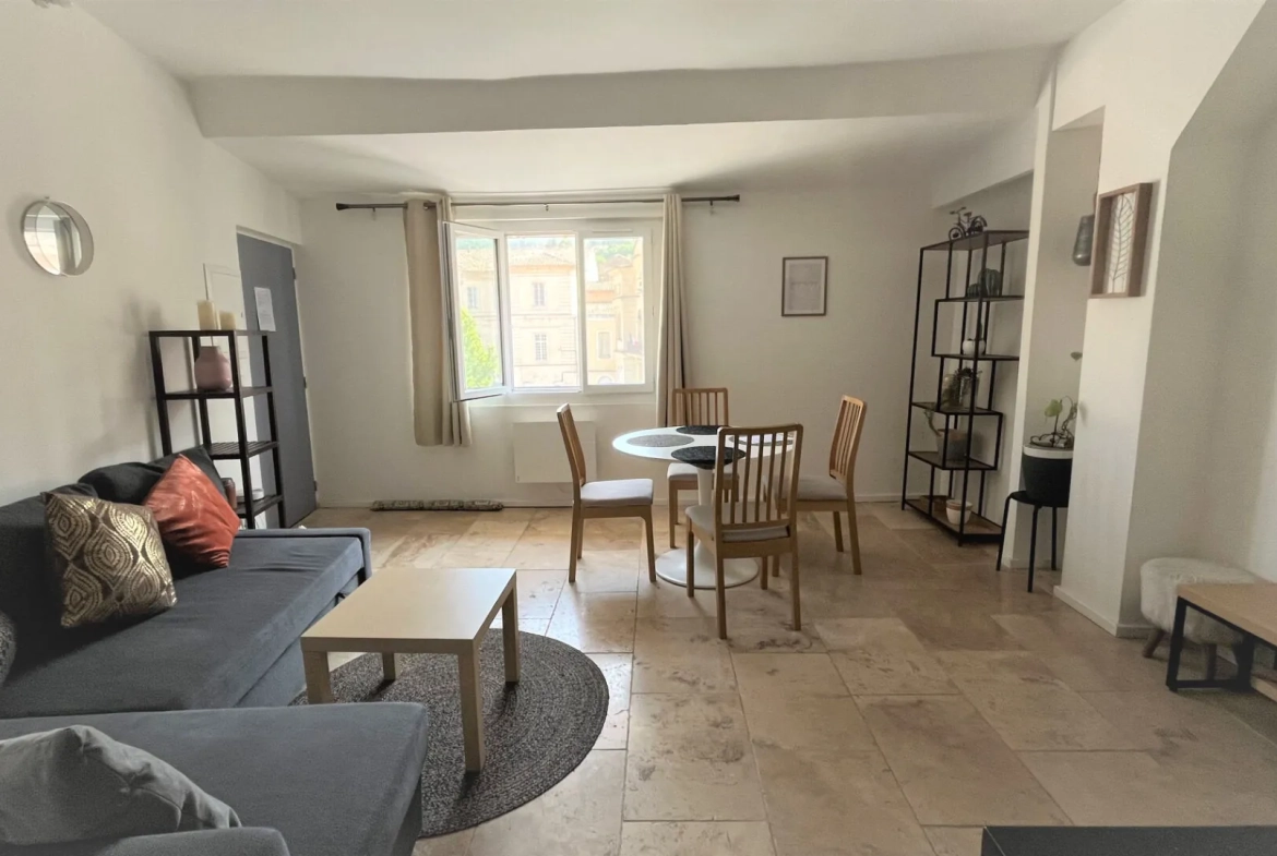 Appartement duplex T2 en centre-ville d'Apt, rénové et lumineux 