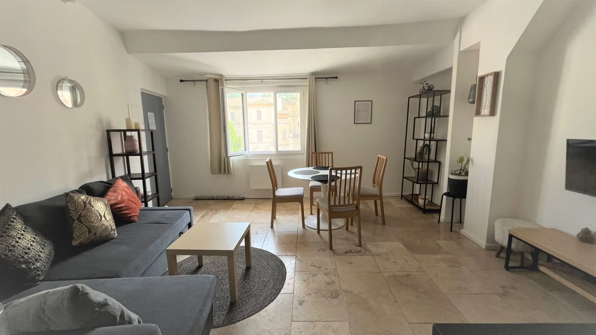 Appartement duplex T2 en centre-ville d'Apt, rénové et lumineux 