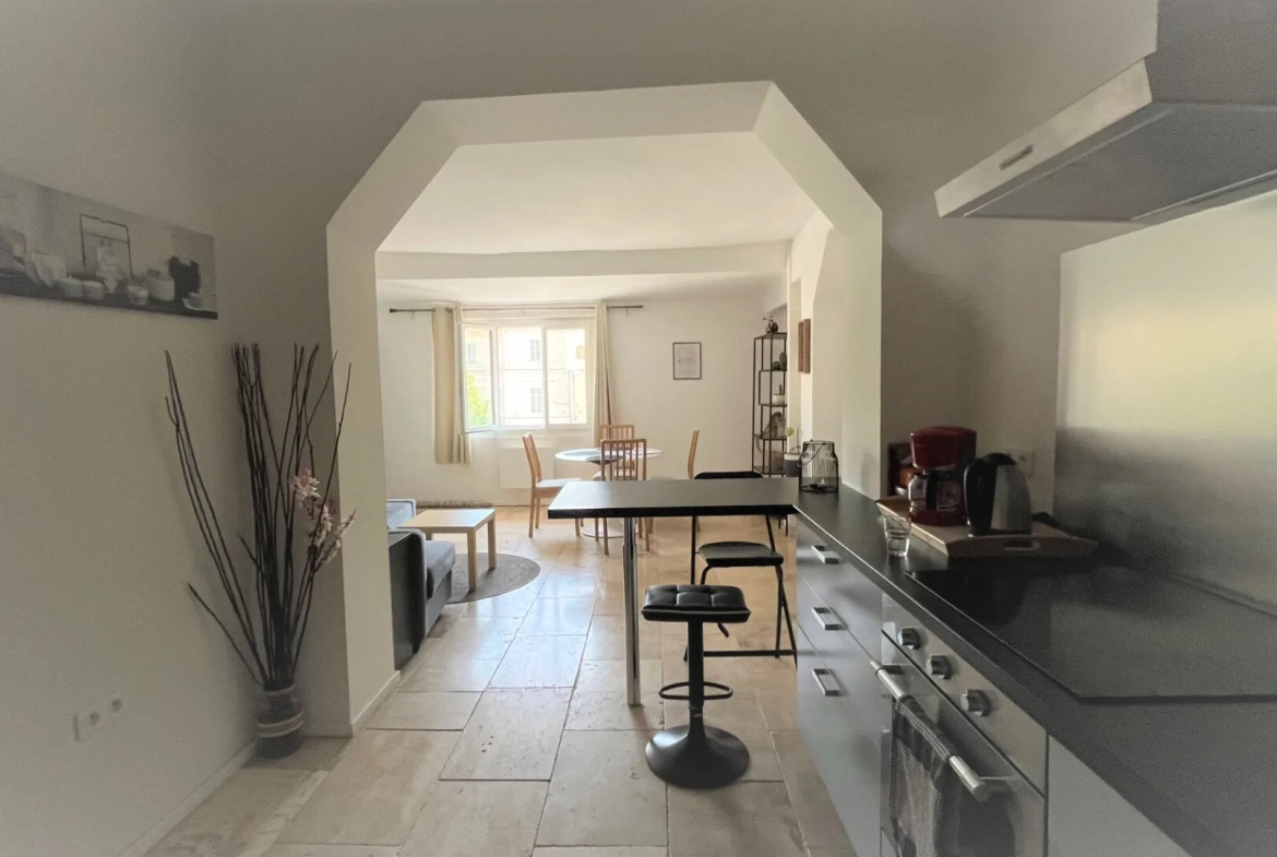 Appartement duplex T2 en centre-ville d'Apt, rénové et lumineux 