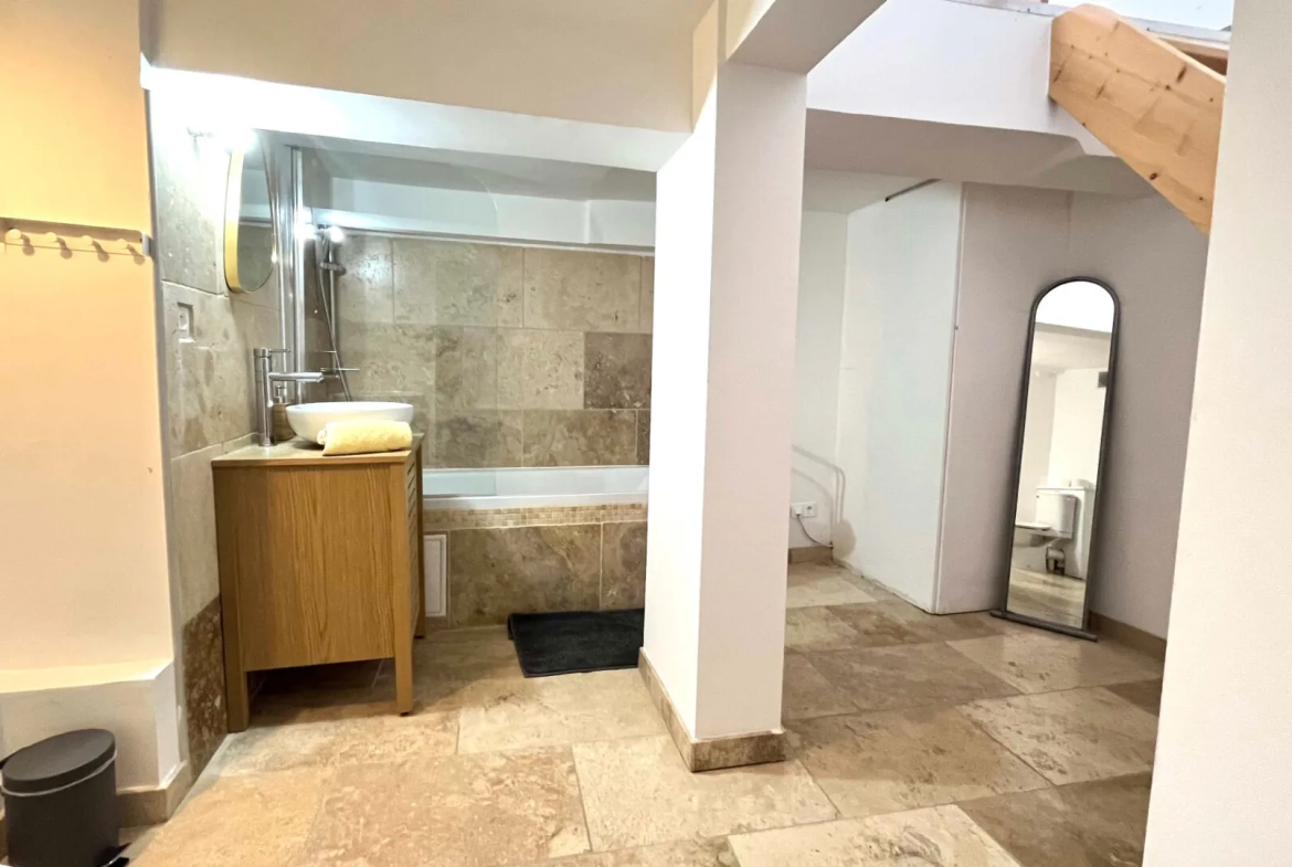 Appartement duplex T2 en centre-ville d'Apt, rénové et lumineux 