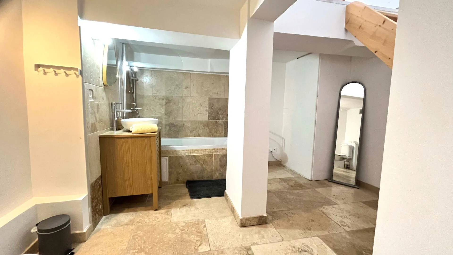 Appartement duplex T2 en centre-ville d'Apt, rénové et lumineux 