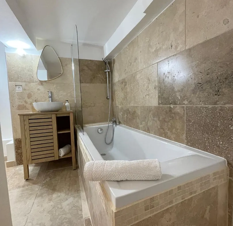 Appartement duplex T2 en centre-ville d'Apt, rénové et lumineux 