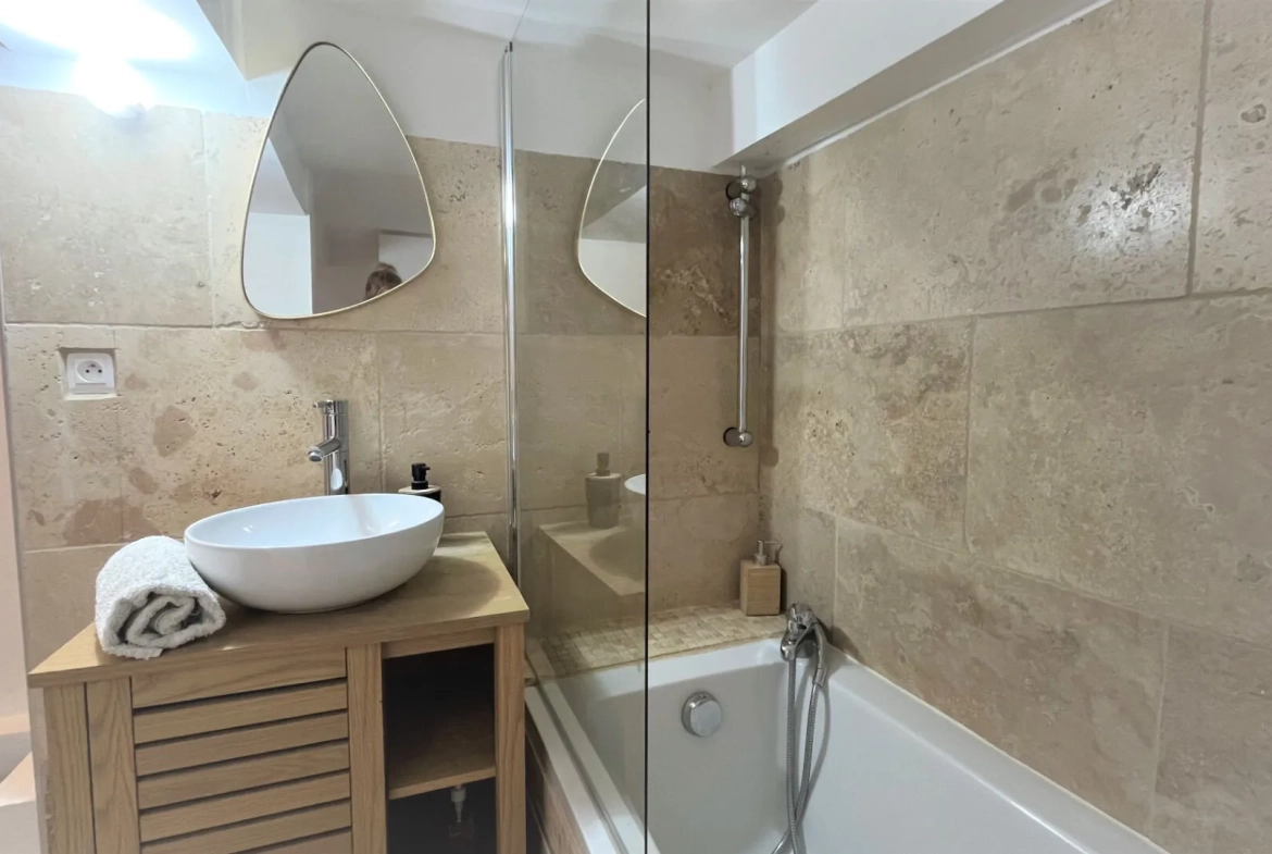 Appartement duplex T2 en centre-ville d'Apt, rénové et lumineux 