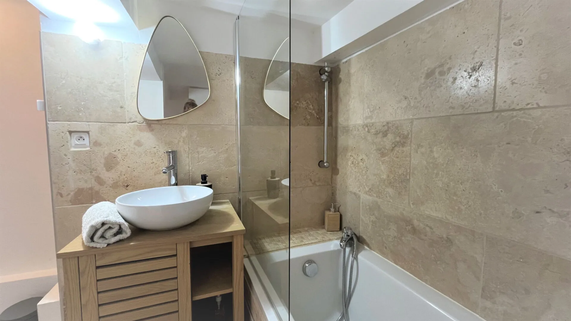 Appartement duplex T2 en centre-ville d'Apt, rénové et lumineux 